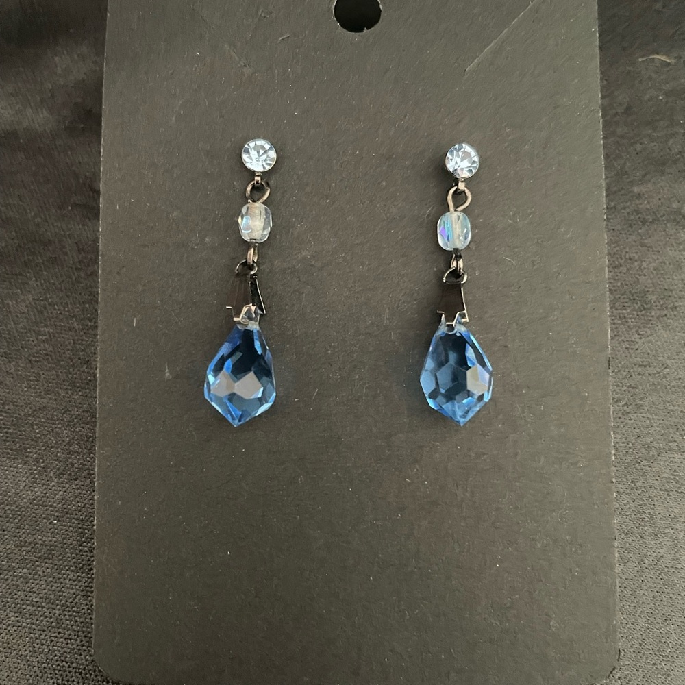 🌸$5/25🌸 - Blue Crystal Drop Earrings